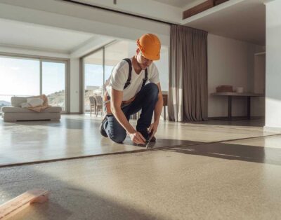 obreros realizando microcemento en una villa moderna de lujo en Ibiza - la casa ibicenca